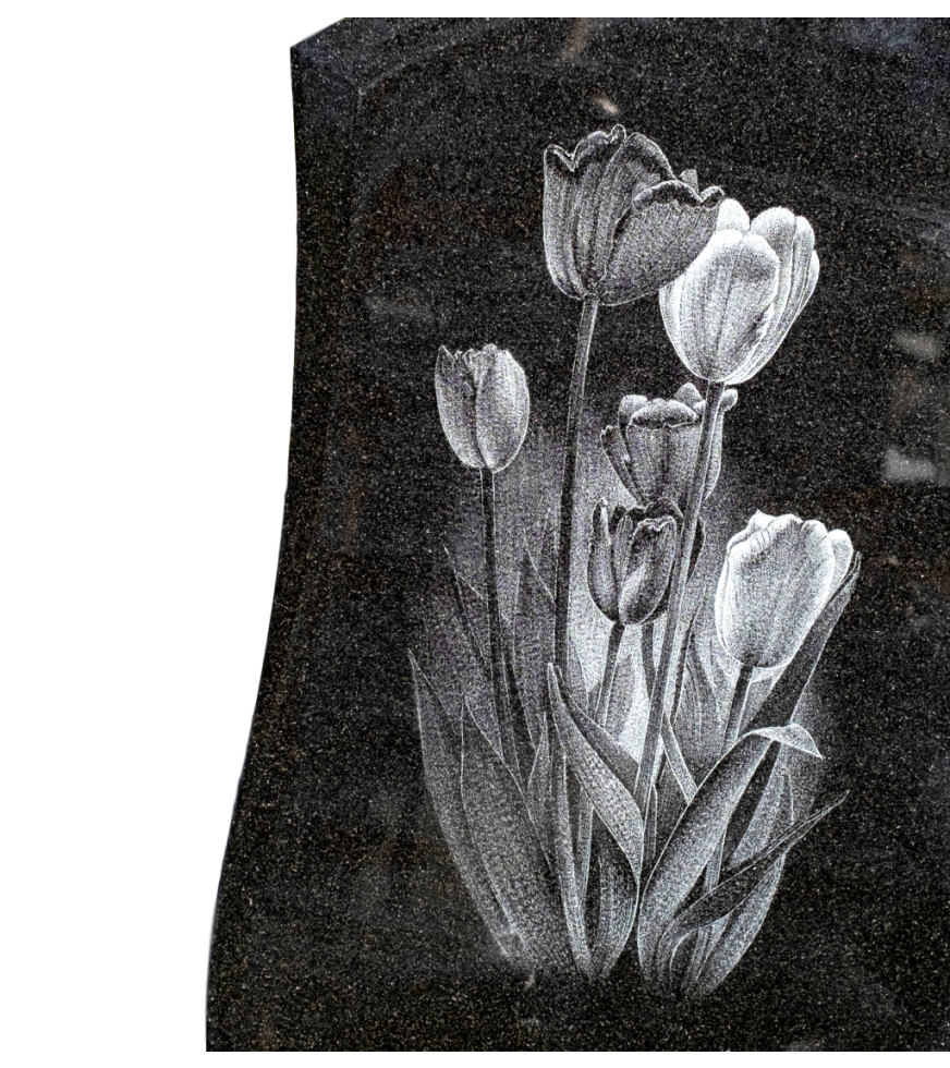Handgravure van tulpen op letterplaat