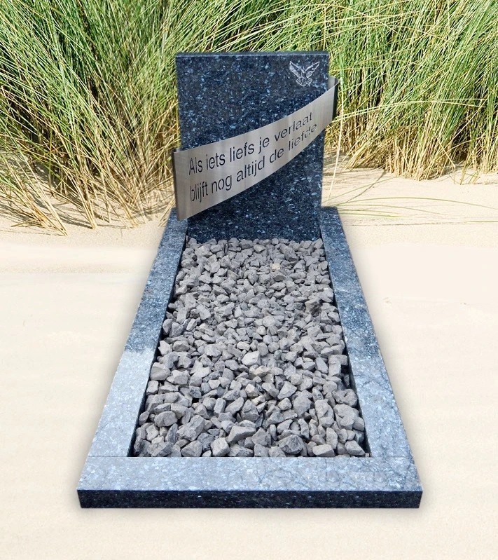 Familiegraf met glazen letterplaat - Grafmonumenten