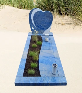 Foto van Grafmonument met Hartvorm in de Letterplaat