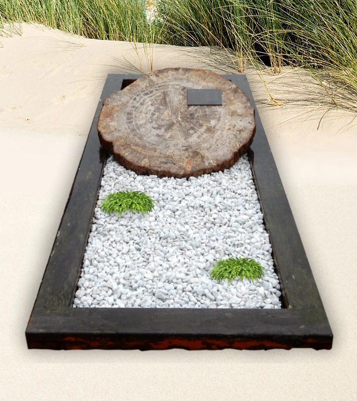 Grafmonument met versteend hout