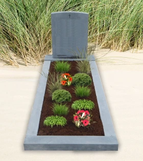 Foto van Grafsteen van Belgisch hardsteen met groot plantvak