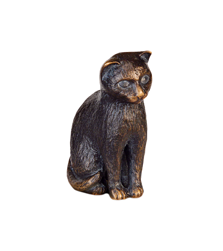 Zittende bronzen poes